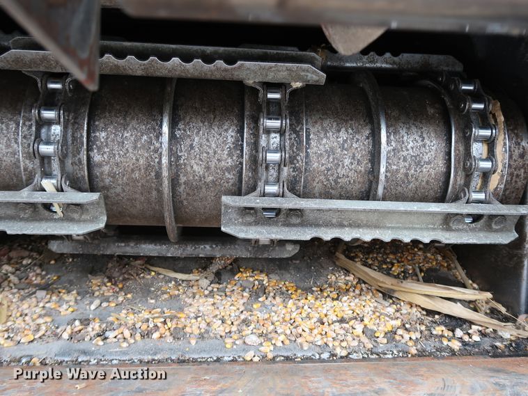 image for item DJ2415 2014 Gleaner 3000 R12  corn head