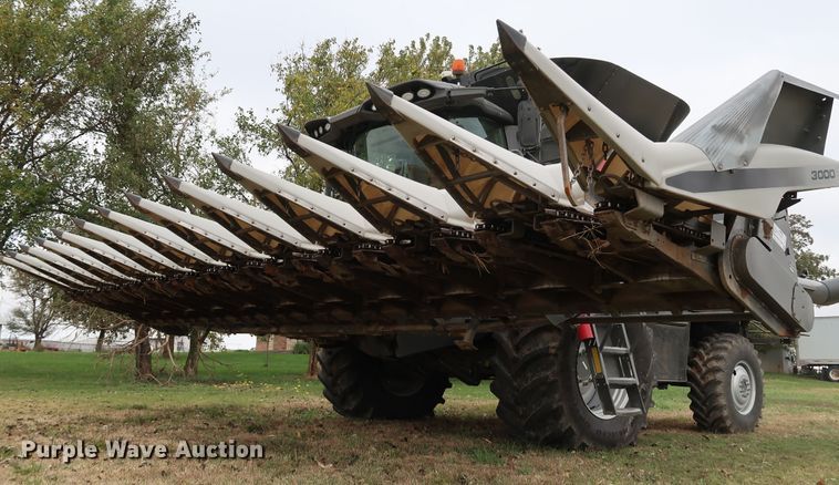 image for item DJ2415 2014 Gleaner 3000 R12  corn head