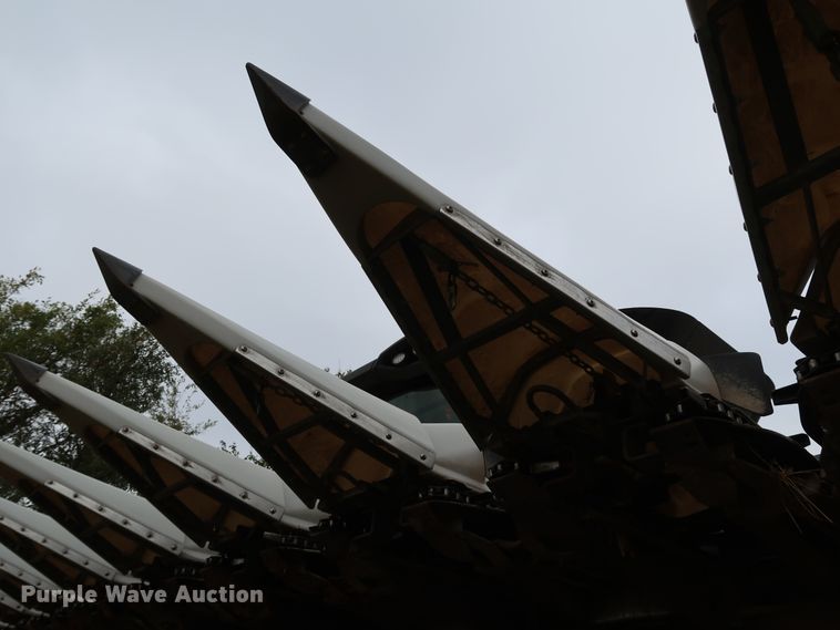 image for item DJ2415 2014 Gleaner 3000 R12  corn head