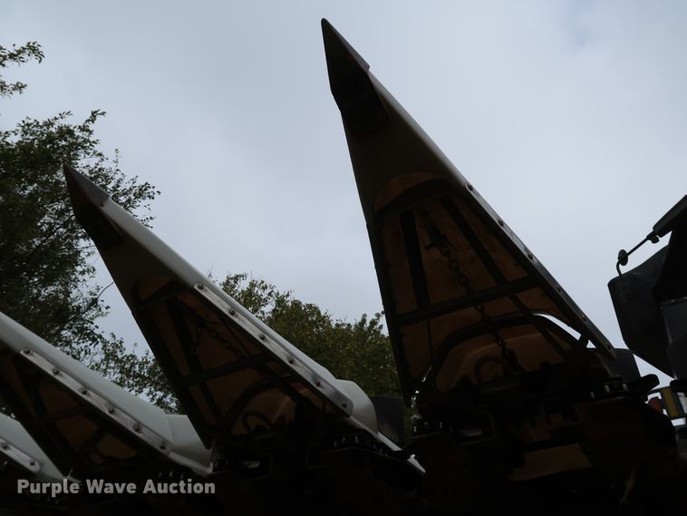 image for item DJ2415 2014 Gleaner 3000 R12  corn head