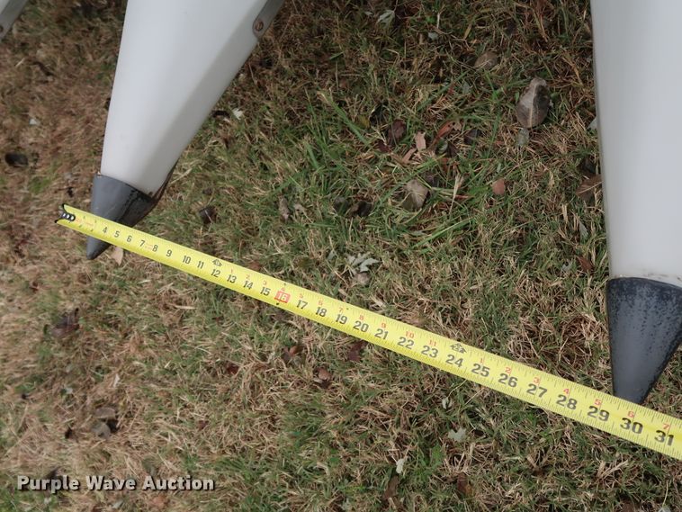 image for item DJ2415 2014 Gleaner 3000 R12  corn head