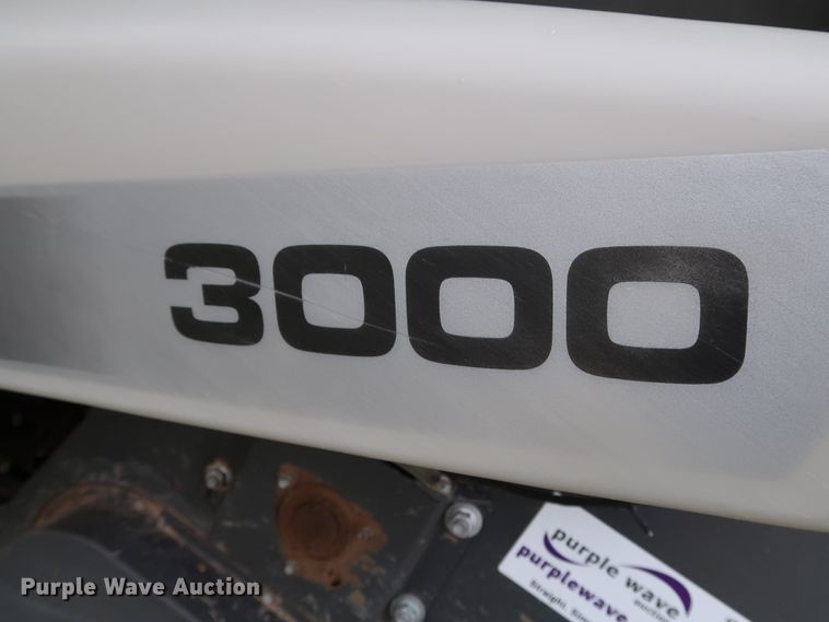 image for item DJ2415 2014 Gleaner 3000 R12  corn head