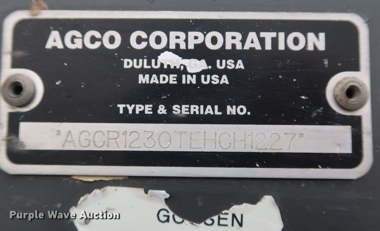 image for item DJ2415 2014 Gleaner 3000 R12  corn head