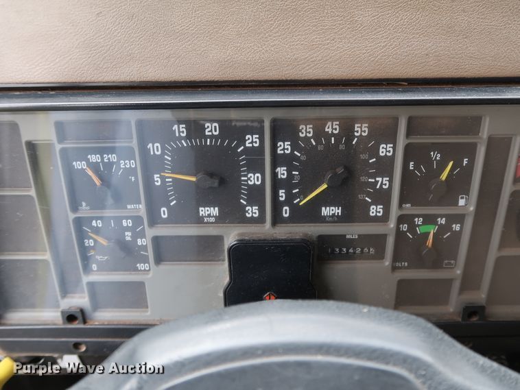 image for item DJ2416 1992 International 4700  utility / service truck