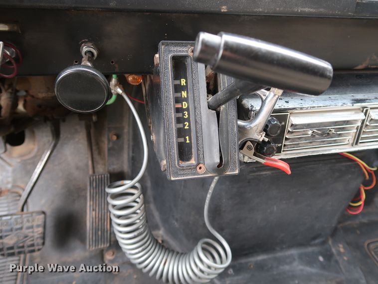 image for item DJ2416 1992 International 4700  utility / service truck