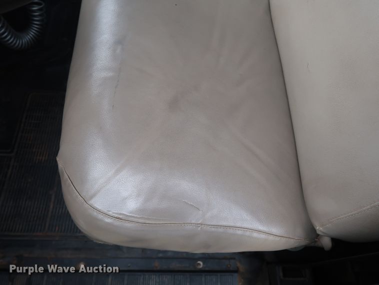 image for item DJ2416 1992 International 4700  utility / service truck