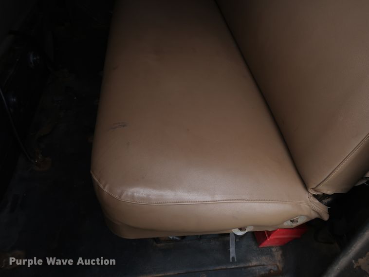 image for item DJ2416 1992 International 4700  utility / service truck