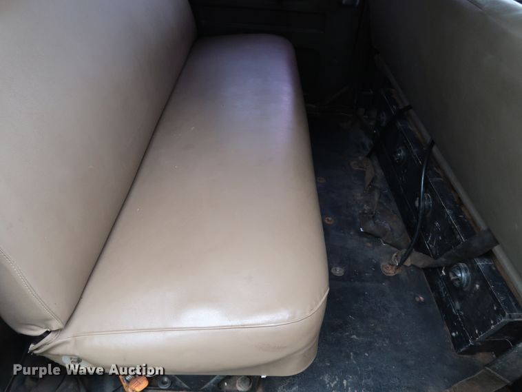 image for item DJ2416 1992 International 4700  utility / service truck