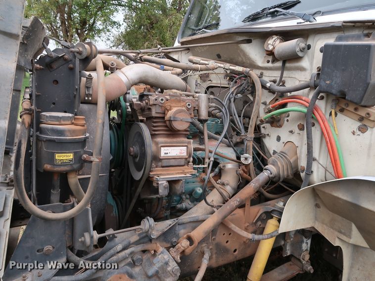 image for item DJ2416 1992 International 4700  utility / service truck