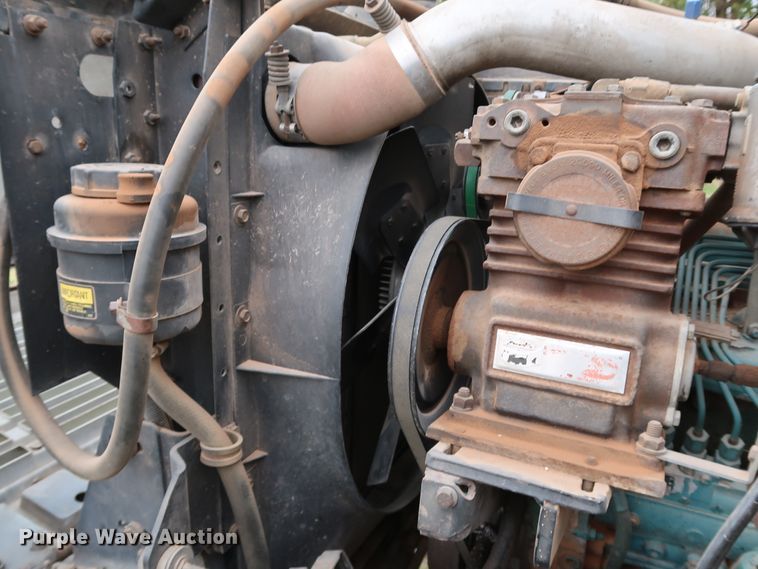 image for item DJ2416 1992 International 4700  utility / service truck