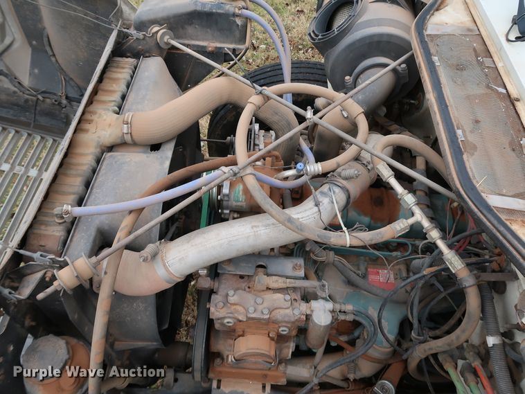 image for item DJ2416 1992 International 4700  utility / service truck