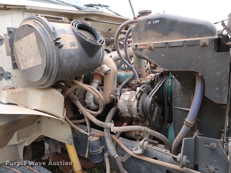 image for item DJ2416 1992 International 4700  utility / service truck