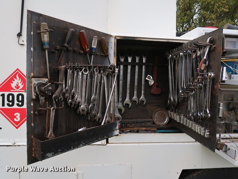 image for item DJ2416 1992 International 4700  utility / service truck