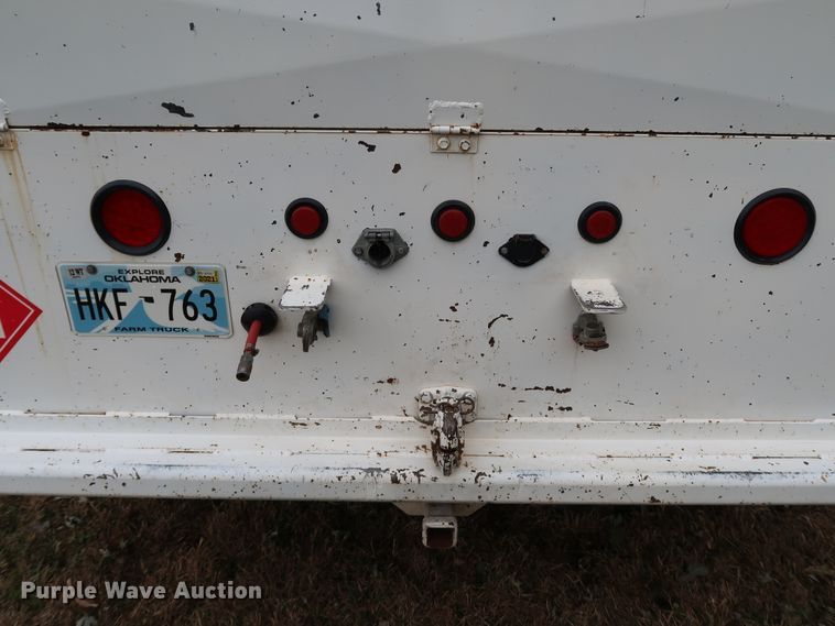 image for item DJ2416 1992 International 4700  utility / service truck