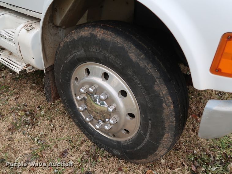 image for item DJ2416 1992 International 4700  utility / service truck