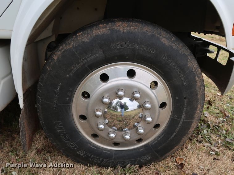 image for item DJ2416 1992 International 4700  utility / service truck