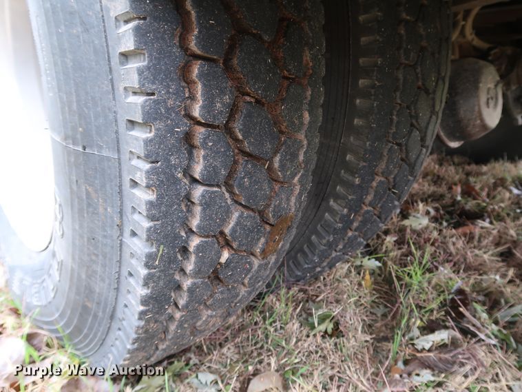 image for item DJ2416 1992 International 4700  utility / service truck