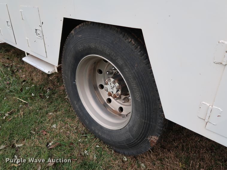 image for item DJ2416 1992 International 4700  utility / service truck