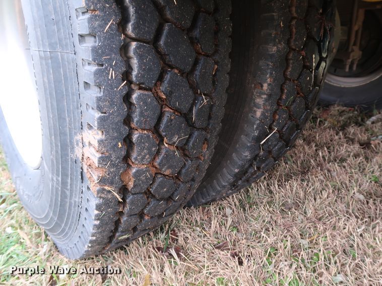 image for item DJ2416 1992 International 4700  utility / service truck