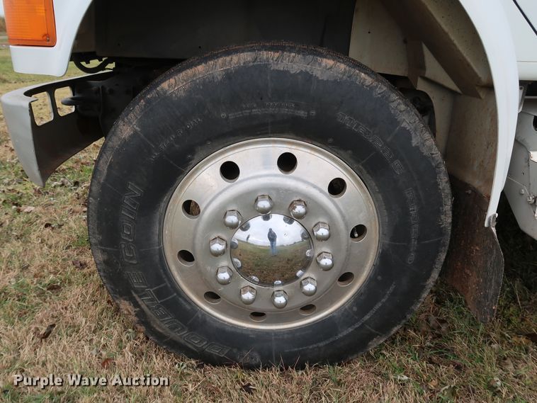 image for item DJ2416 1992 International 4700  utility / service truck