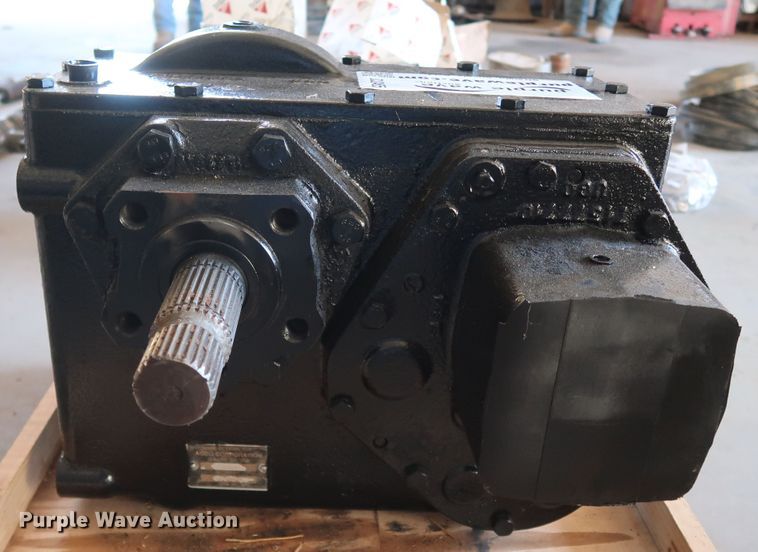 image for item DJ2465 AGCO Gleaner 71470741 transmission