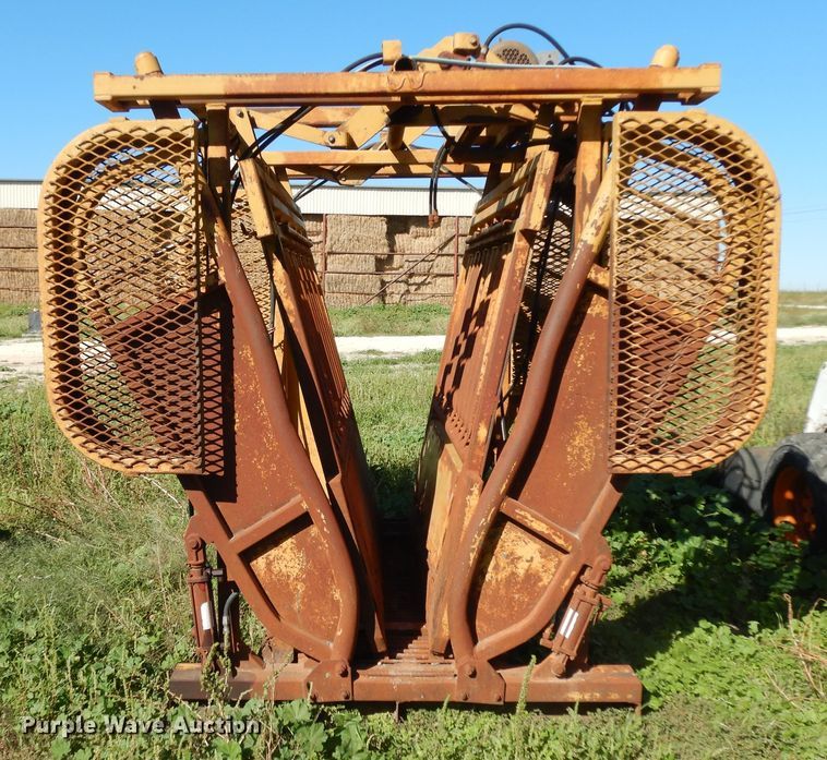 image for item DJ7448 Flying W SB  livestock squeeze chute