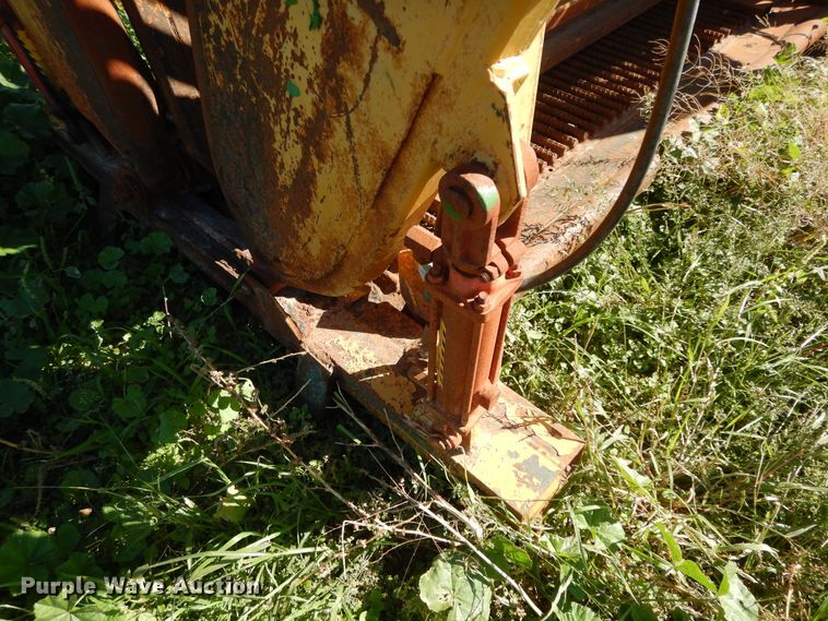 image for item DJ7448 Flying W SB  livestock squeeze chute