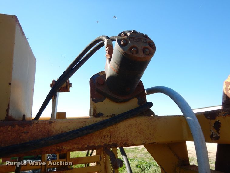 image for item DJ7448 Flying W SB  livestock squeeze chute