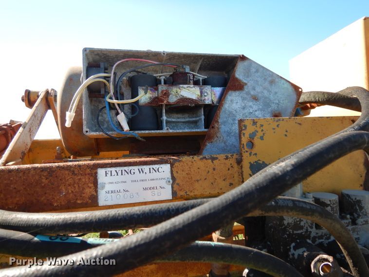 image for item DJ7448 Flying W SB  livestock squeeze chute