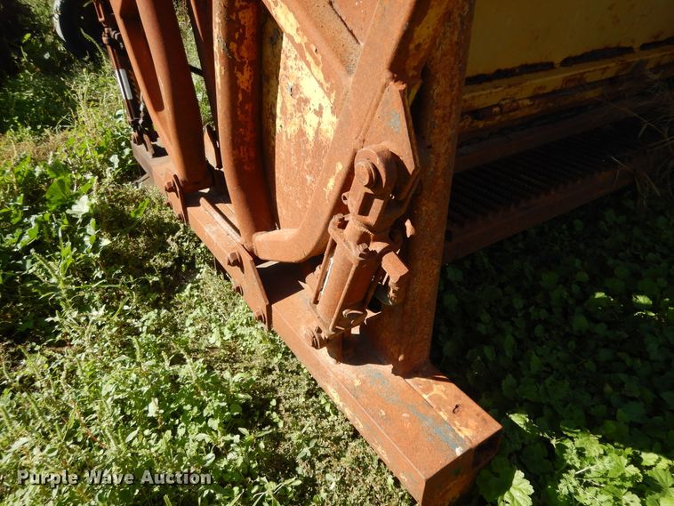 image for item DJ7448 Flying W SB  livestock squeeze chute