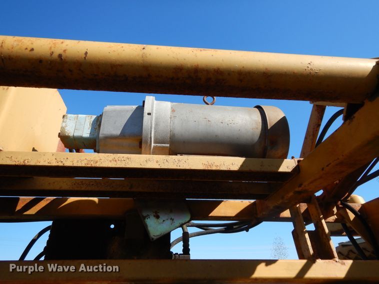 image for item DJ7448 Flying W SB  livestock squeeze chute