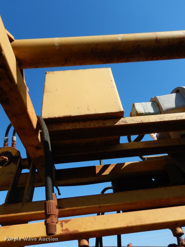 image for item DJ7448 Flying W SB  livestock squeeze chute