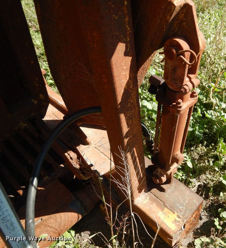 image for item DJ7448 Flying W SB  livestock squeeze chute