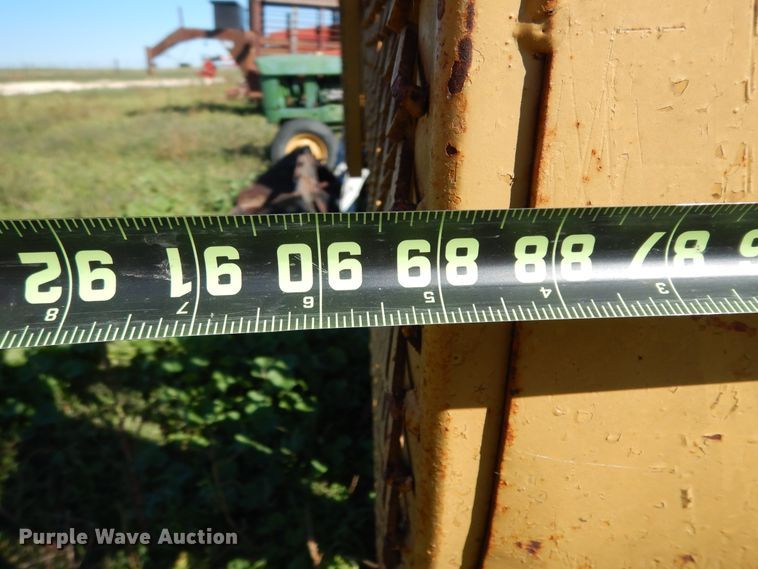 image for item DJ7448 Flying W SB  livestock squeeze chute