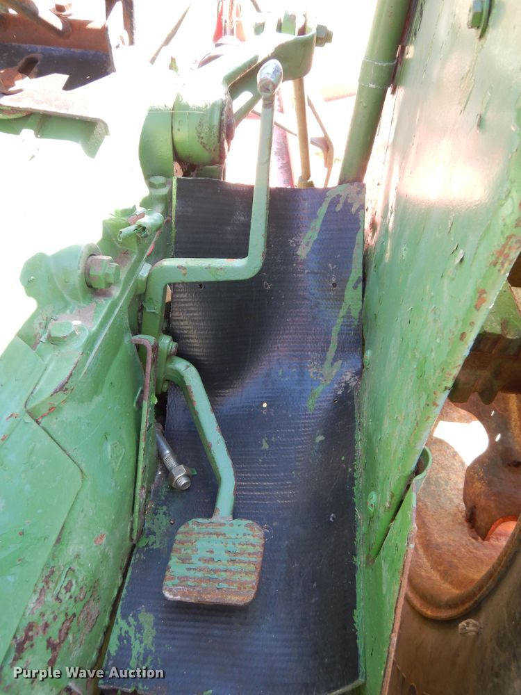 image for item DJ7449 1974 John Deere 830  tractor