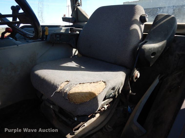 image for item DJ7451 1995 Case IH 7250  MFWD tractor