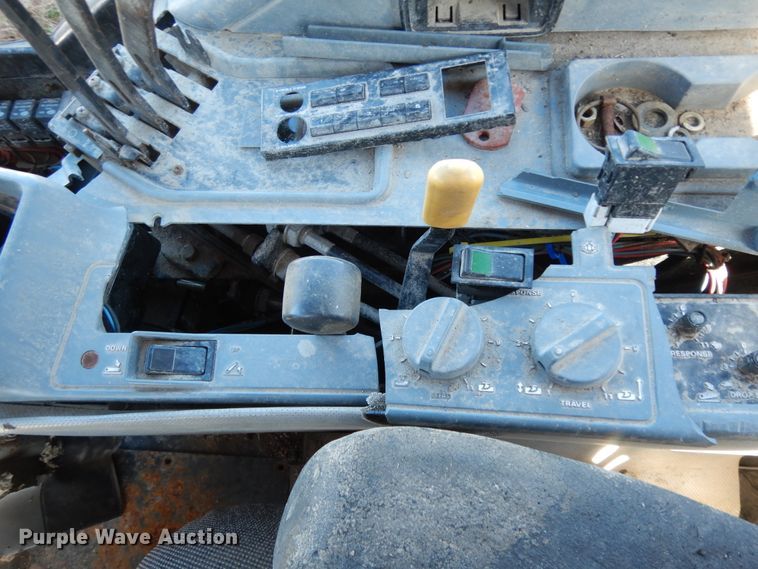 image for item DJ7451 1995 Case IH 7250  MFWD tractor