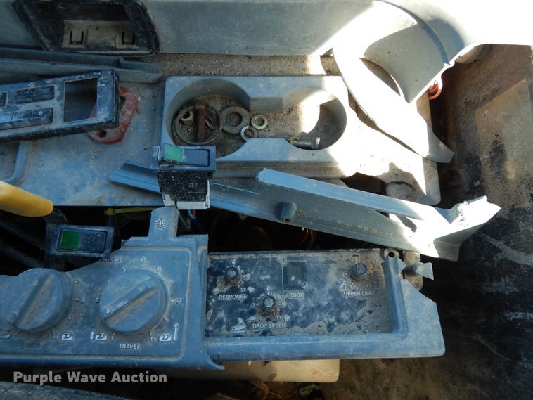 image for item DJ7451 1995 Case IH 7250  MFWD tractor