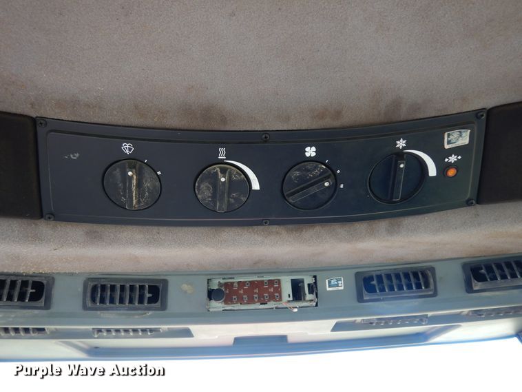 image for item DJ7451 1995 Case IH 7250  MFWD tractor