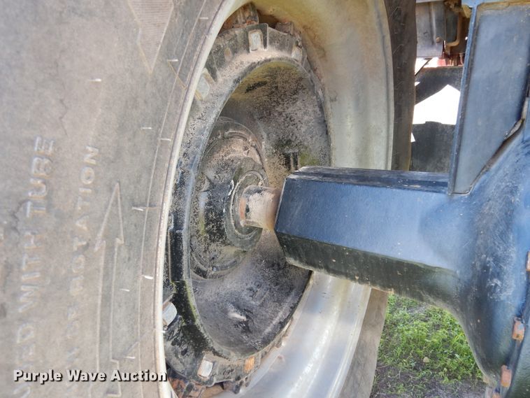 image for item DJ7451 1995 Case IH 7250  MFWD tractor