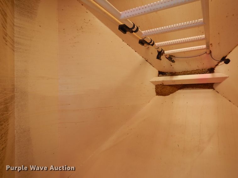 image for item DJ7454 Case IH SDX30  air seeder