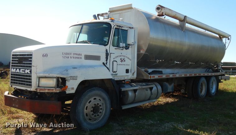 image for item DJ7456 1998 Mack CH613  feed delivery truck