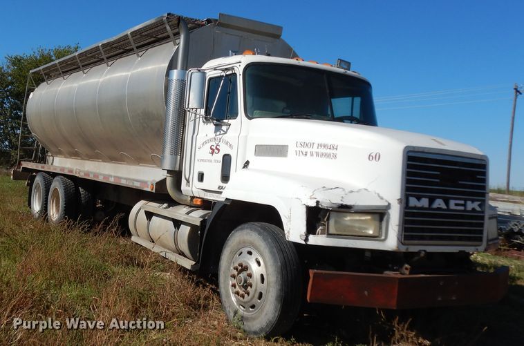 image for item DJ7456 1998 Mack CH613  feed delivery truck