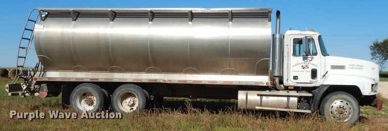 image for item DJ7456 1998 Mack CH613  feed delivery truck