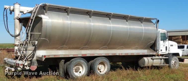 image for item DJ7456 1998 Mack CH613  feed delivery truck