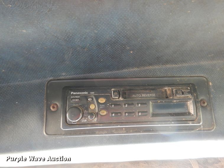 image for item DJ7456 1998 Mack CH613  feed delivery truck