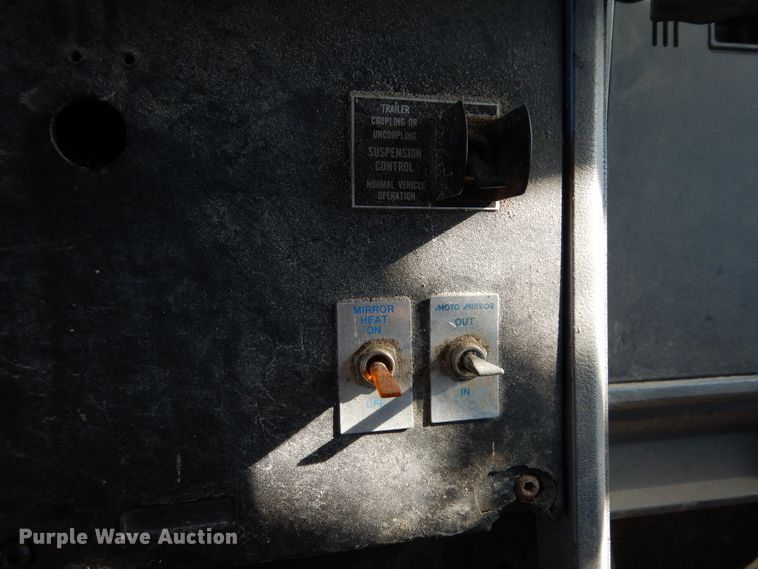 image for item DJ7456 1998 Mack CH613  feed delivery truck