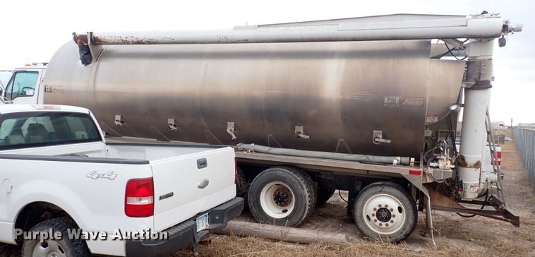 image for item DL6133 2006 Sterling LT9500  feed delivery truck