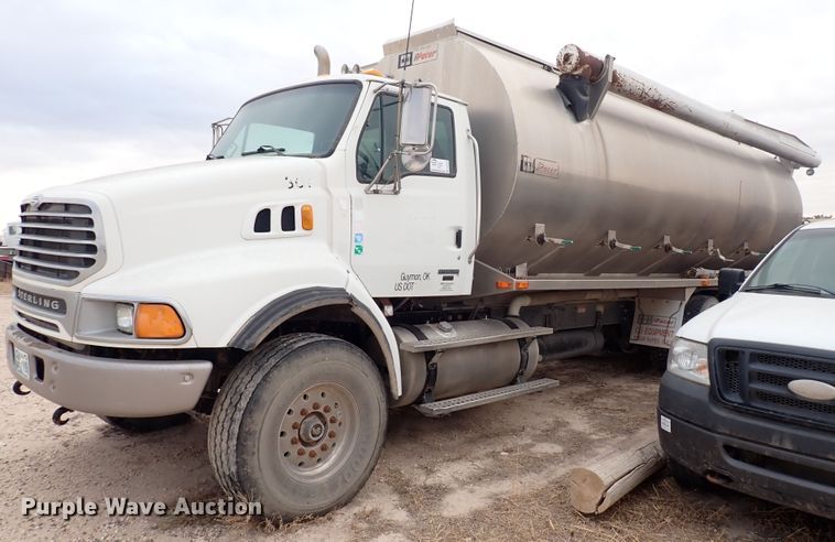 image for item DL6133 2006 Sterling LT9500  feed delivery truck