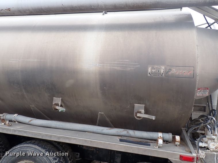 image for item DL6133 2006 Sterling LT9500  feed delivery truck